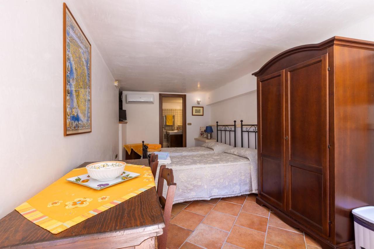 לינה וארוחת בוקר אוג'אנו לה קייזה Casa Ulmi Con Piscina מראה חיצוני תמונה