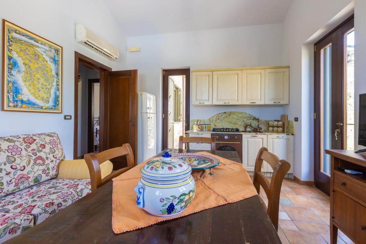 לינה וארוחת בוקר אוג'אנו לה קייזה Casa Ulmi Con Piscina מראה חיצוני תמונה