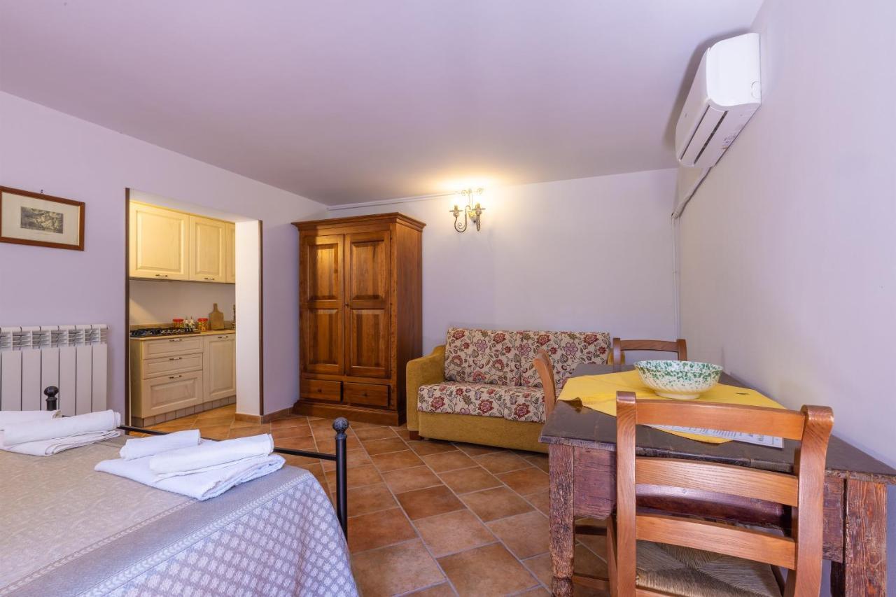 לינה וארוחת בוקר אוג'אנו לה קייזה Casa Ulmi Con Piscina מראה חיצוני תמונה