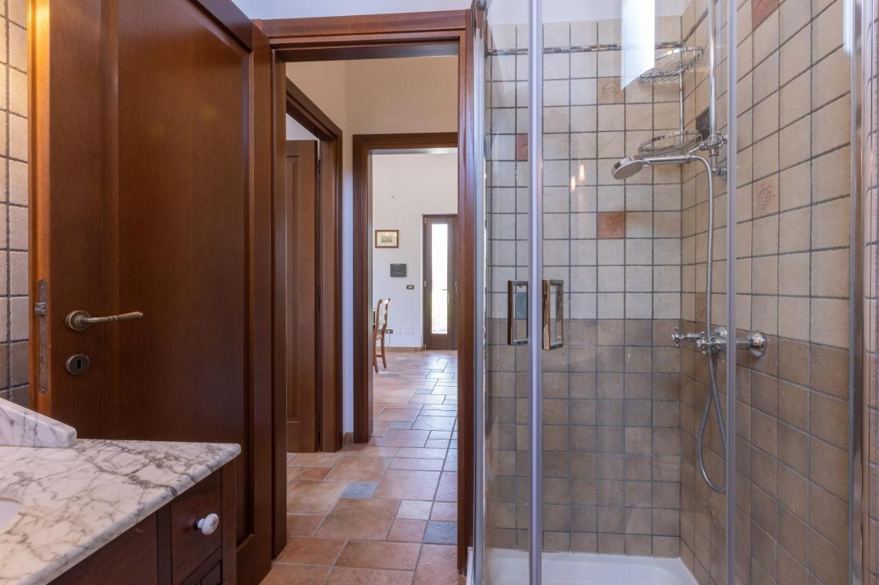 לינה וארוחת בוקר אוג'אנו לה קייזה Casa Ulmi Con Piscina מראה חיצוני תמונה