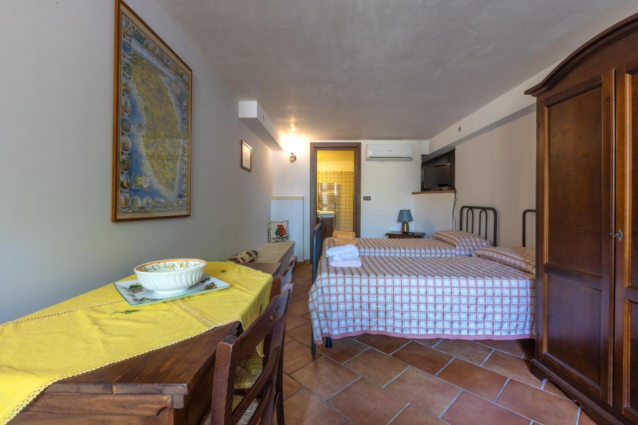 לינה וארוחת בוקר אוג'אנו לה קייזה Casa Ulmi Con Piscina מראה חיצוני תמונה