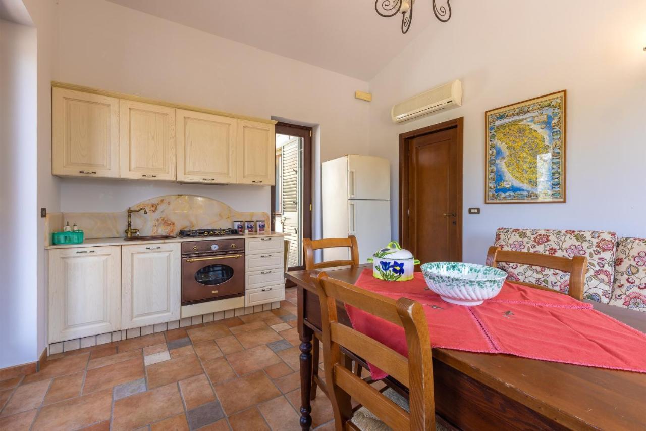 לינה וארוחת בוקר אוג'אנו לה קייזה Casa Ulmi Con Piscina מראה חיצוני תמונה