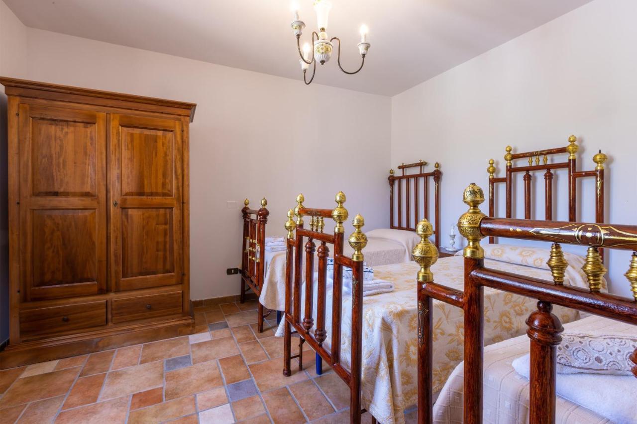לינה וארוחת בוקר אוג'אנו לה קייזה Casa Ulmi Con Piscina מראה חיצוני תמונה
