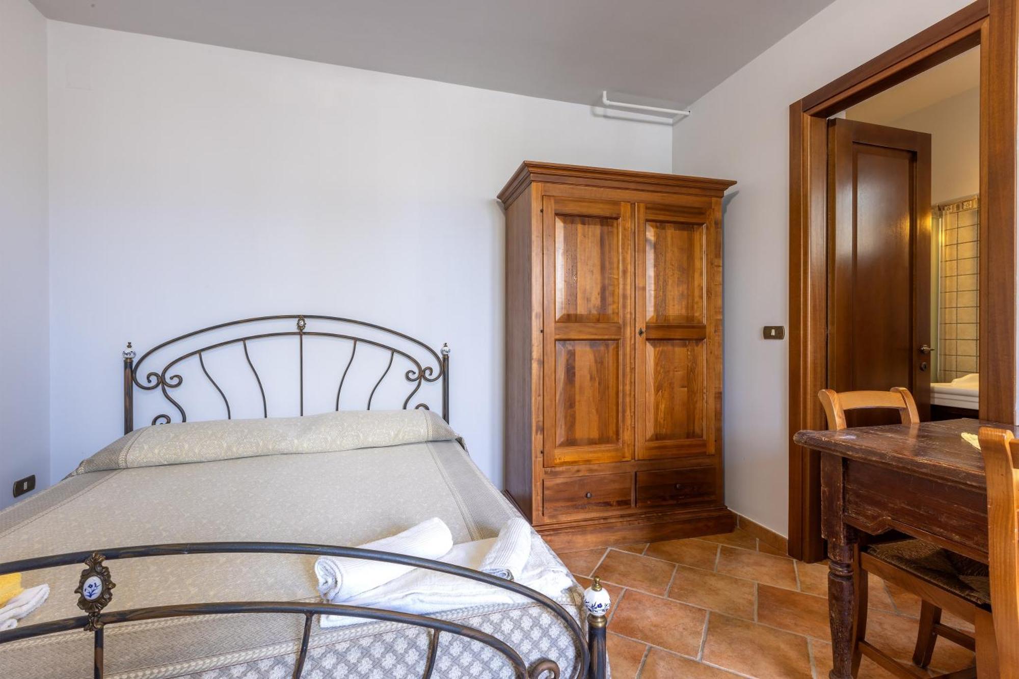 לינה וארוחת בוקר אוג'אנו לה קייזה Casa Ulmi Con Piscina מראה חיצוני תמונה