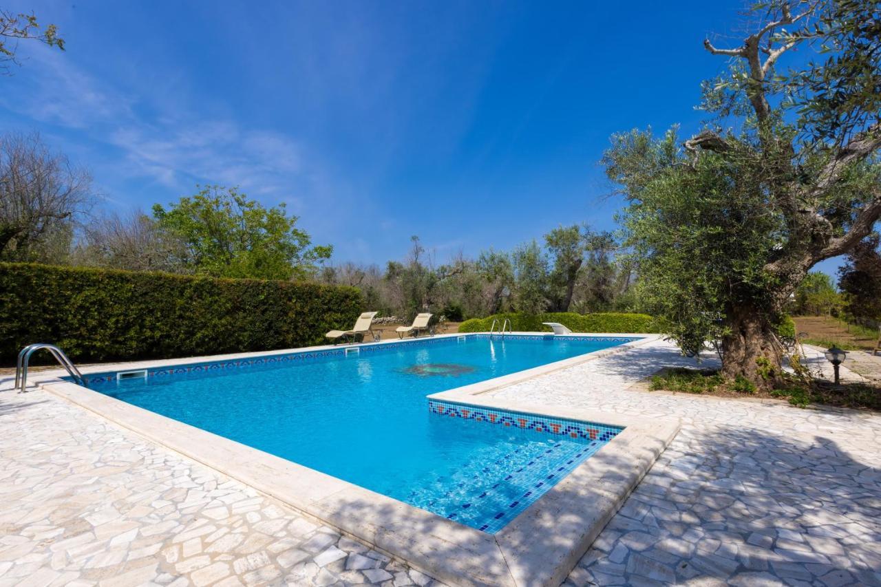לינה וארוחת בוקר אוג'אנו לה קייזה Casa Ulmi Con Piscina מראה חיצוני תמונה