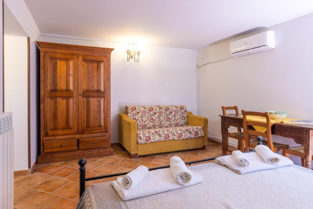 לינה וארוחת בוקר אוג'אנו לה קייזה Casa Ulmi Con Piscina מראה חיצוני תמונה