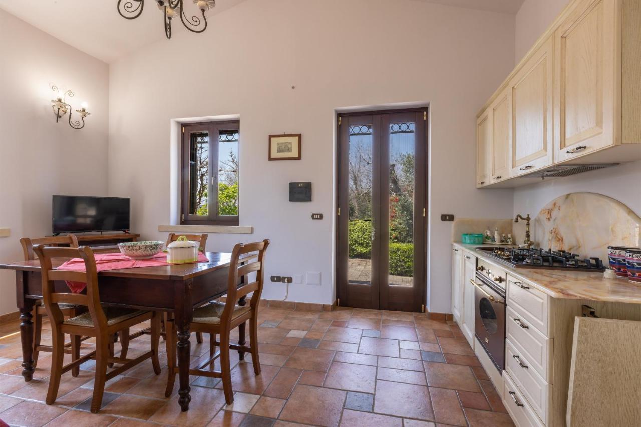 לינה וארוחת בוקר אוג'אנו לה קייזה Casa Ulmi Con Piscina מראה חיצוני תמונה