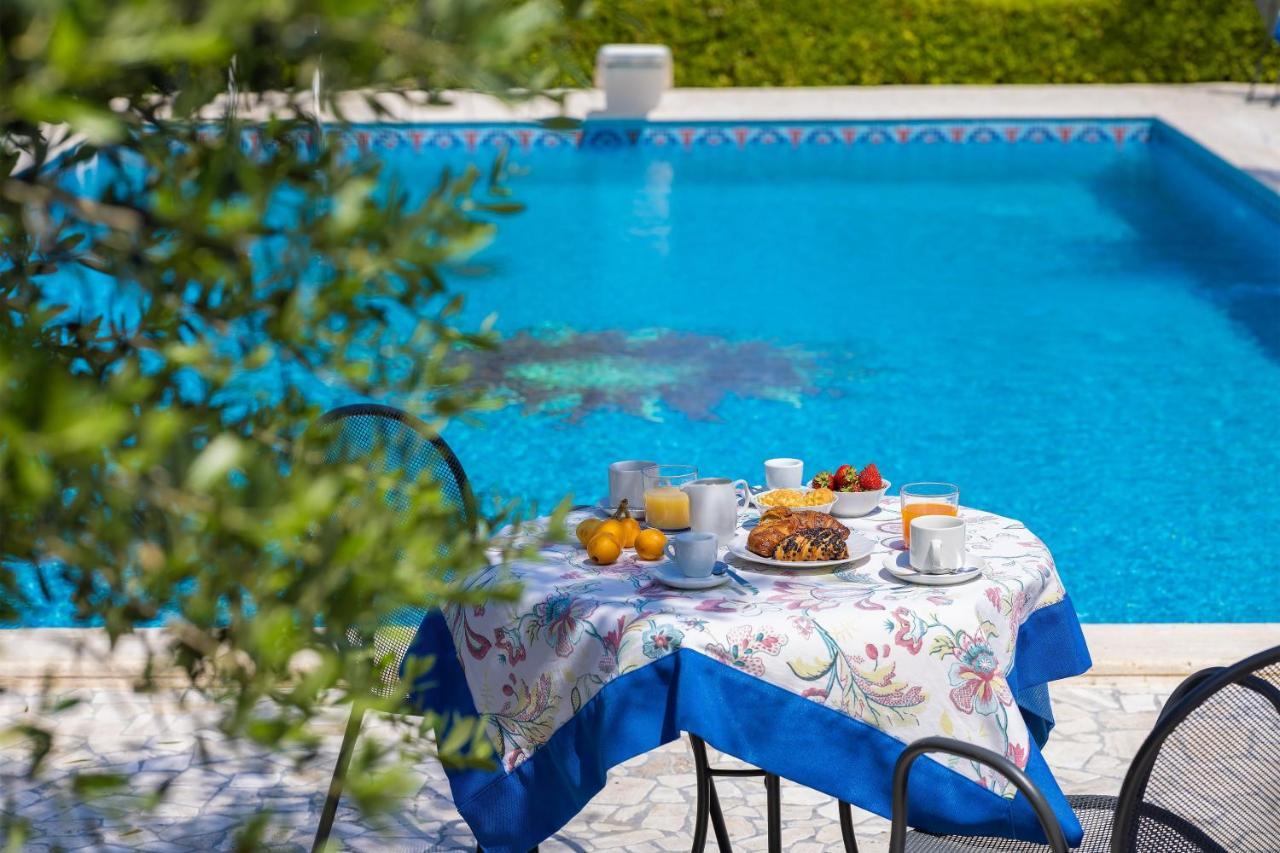 לינה וארוחת בוקר אוג'אנו לה קייזה Casa Ulmi Con Piscina מראה חיצוני תמונה