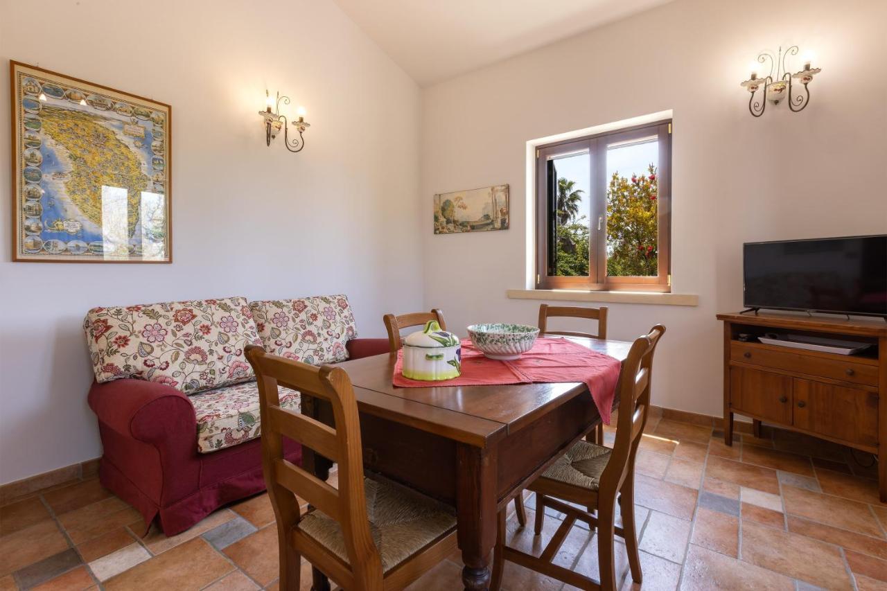לינה וארוחת בוקר אוג'אנו לה קייזה Casa Ulmi Con Piscina מראה חיצוני תמונה